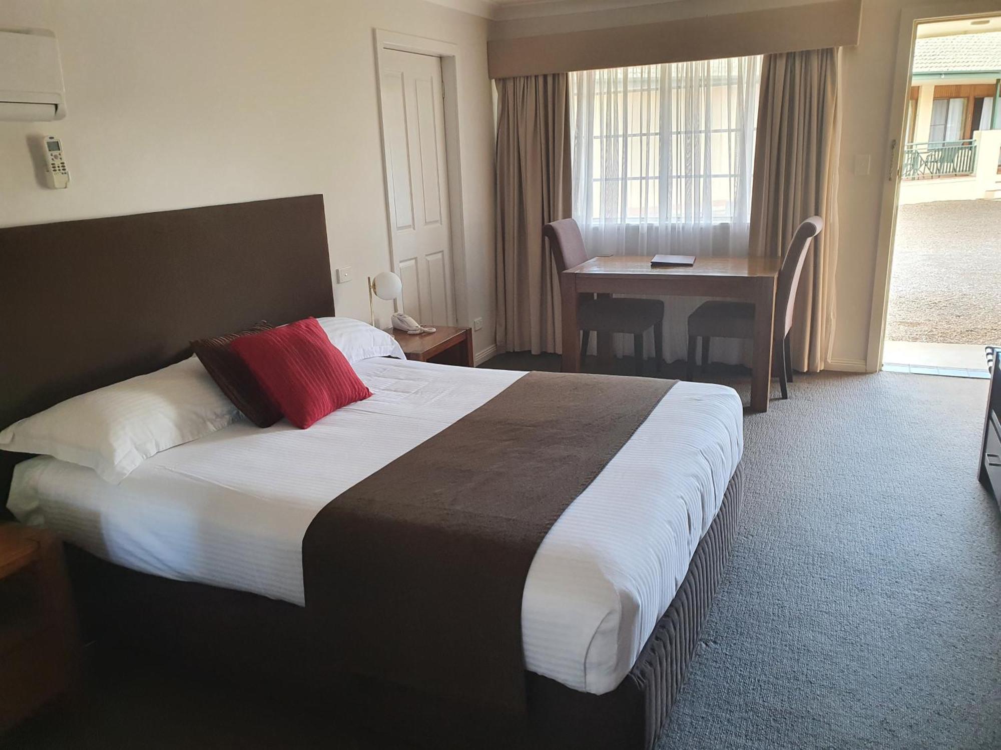 The Aston Motel Tamworth Room photo