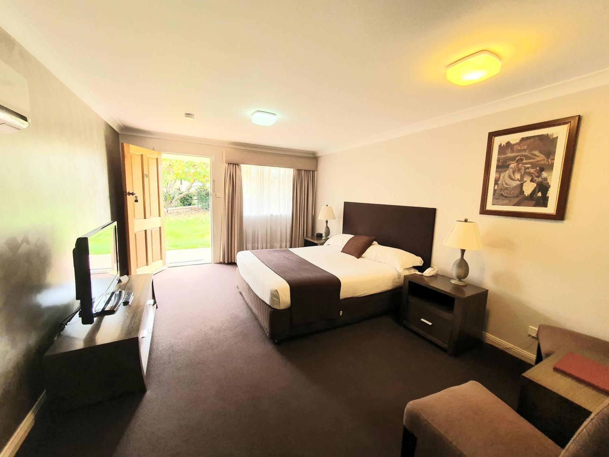 The Aston Motel Tamworth Room photo