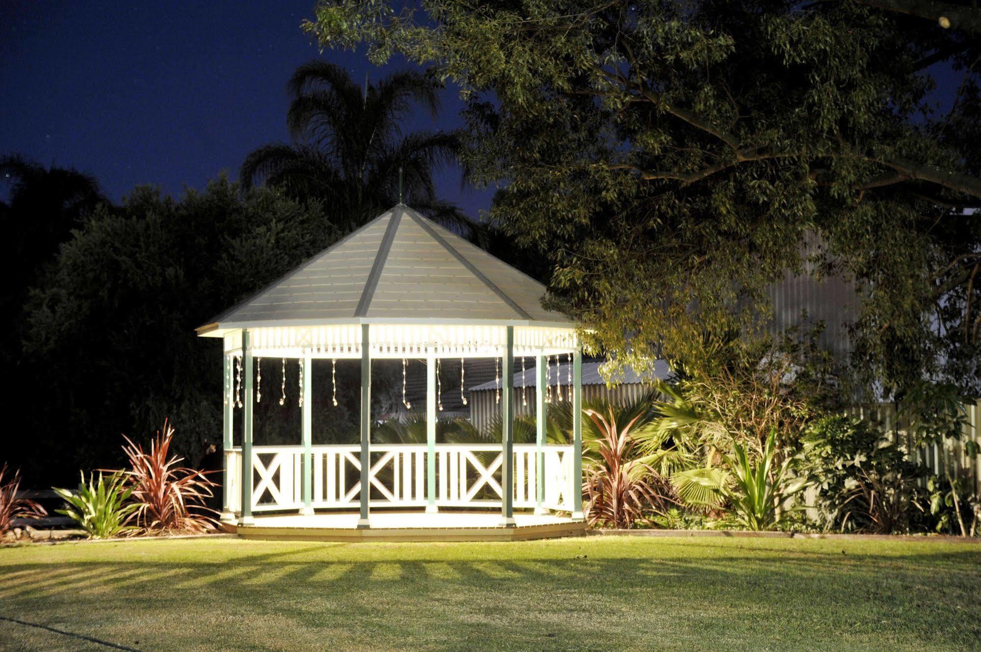 The Aston Motel Tamworth Exterior photo